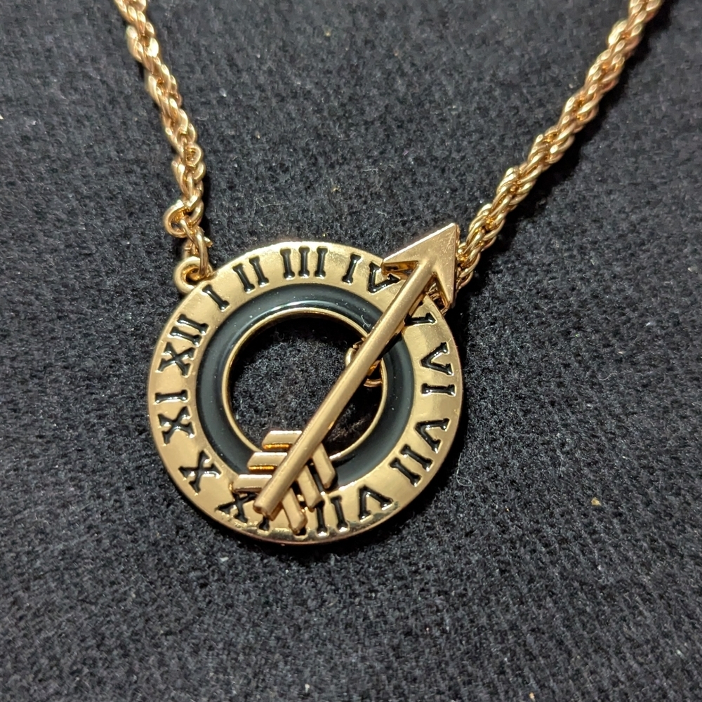 Gold Tone Roman Numeral Arrow Front Toggle Clasp Pendant Statement Necklace